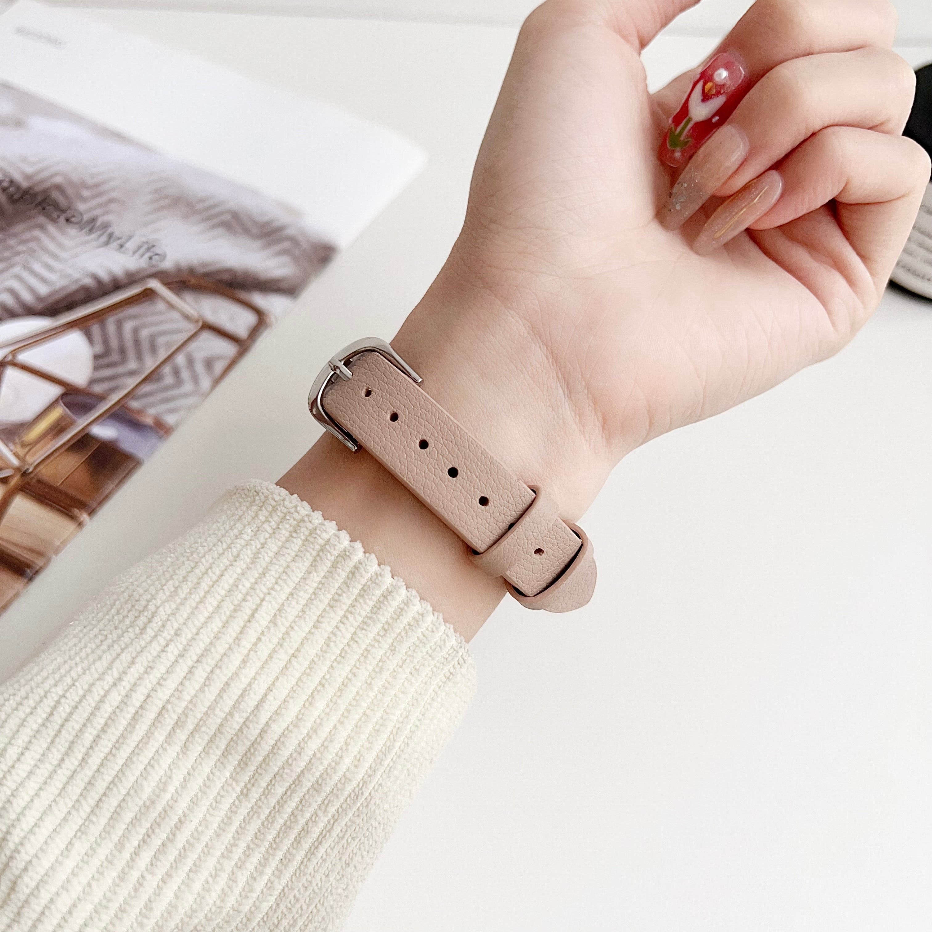 For Apple Watch Series 9 8 7 41mm / 6 5 4 SE (2023) SE (2022) SE 40mm / 3 2 1 38mm Strap Star Decor Genuine Cow Leather Watch Band - Apricot For Apple Watch Series 9 8 7 41mm / 6 5 4 SE (2023) SE (2022) SE 40mm / 3 2 1 38mm Strap Star Decor Genuine Cow Leather Watch Band - Apricot